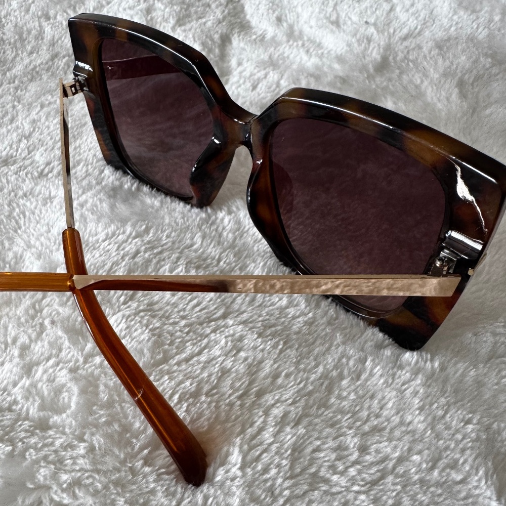 Chico's Sunglasses Brown with fade lenses NWOT - Picture 6 of 7